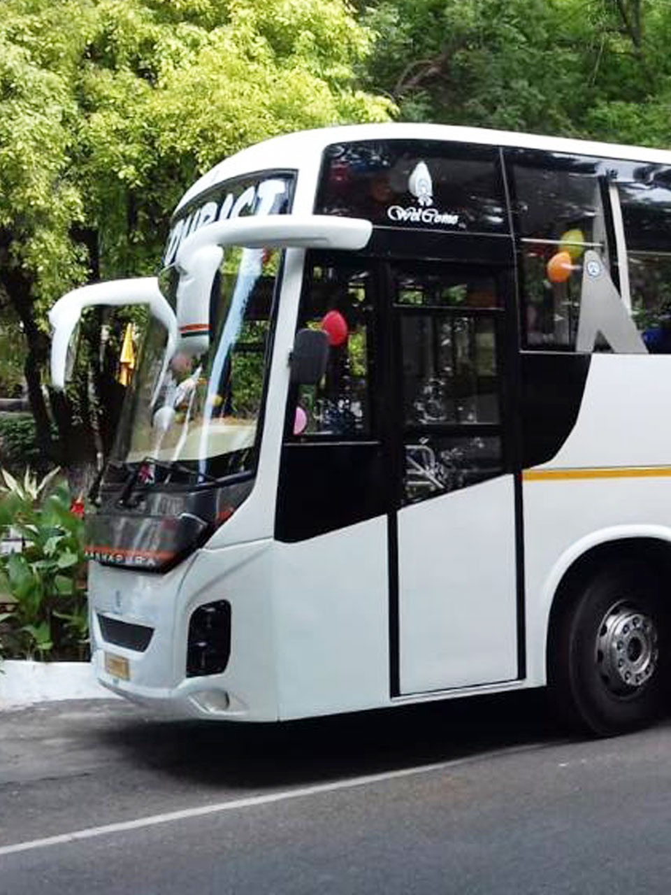 tourist bus in udaipur