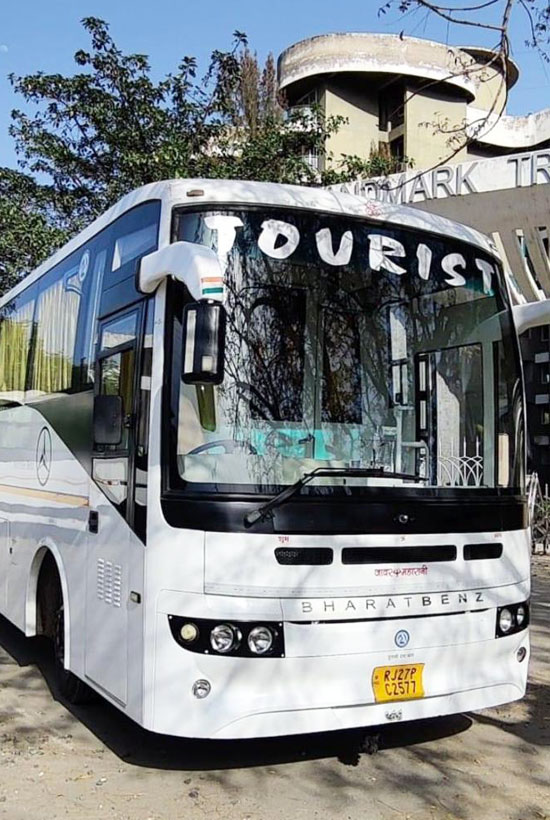 tourist bus in udaipur